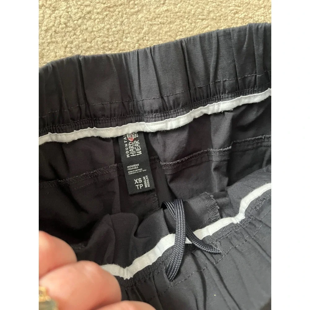 Mountain Hardwear‎ NWT Women's Cascade Pass Cargo Shorts Black- Size XS